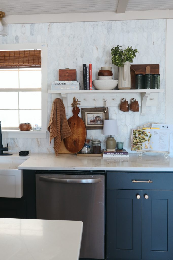 black kitchen cabinets