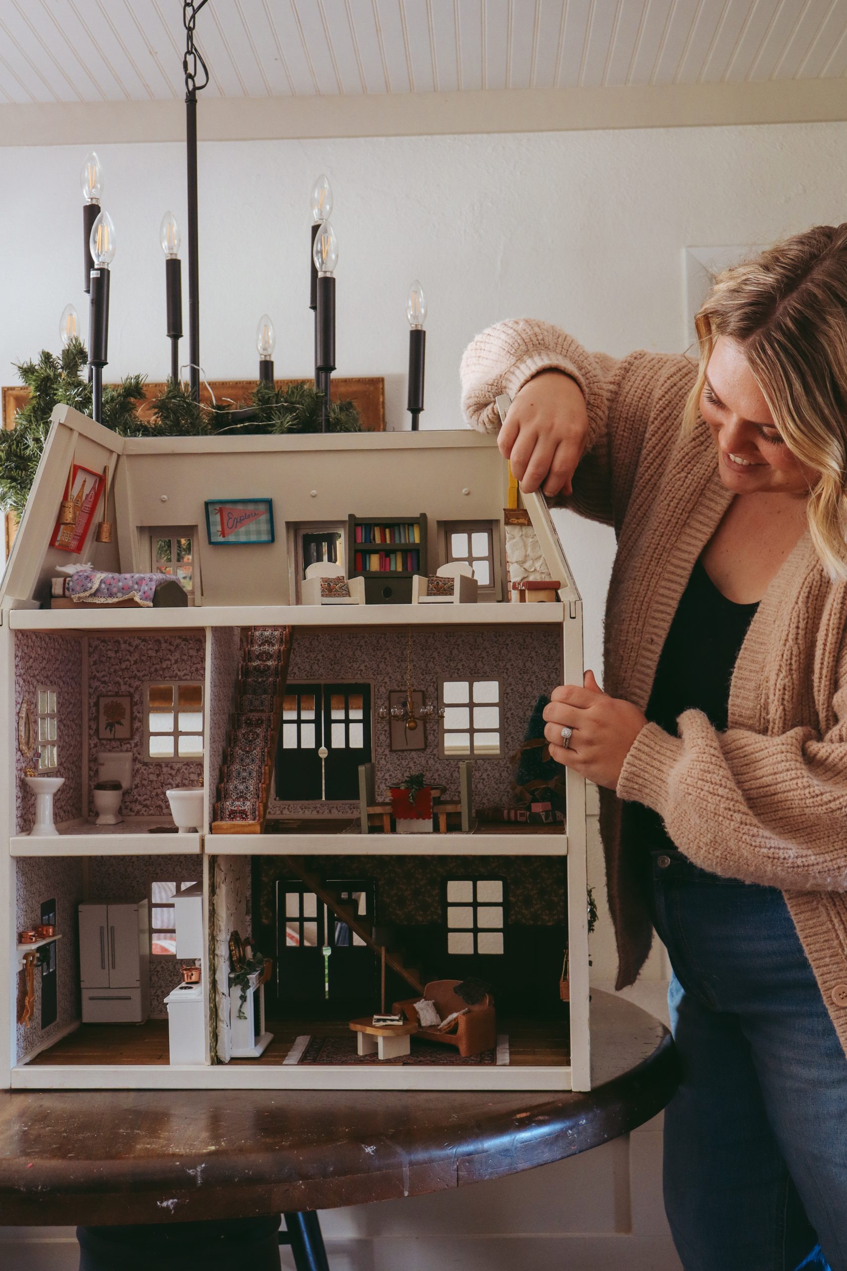 DIY Dollhouse Renovation: Melissa & Doug Wooden Multi-Level dollhouse ...